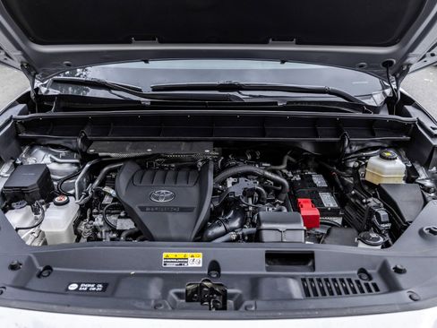 Used 2023 Toyota Highlander XLE image 28