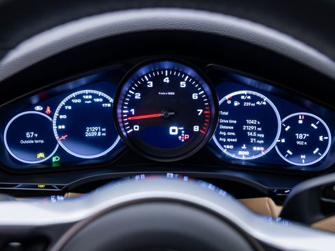 Certified 2023 Porsche Cayenne Platinum Edition image 20