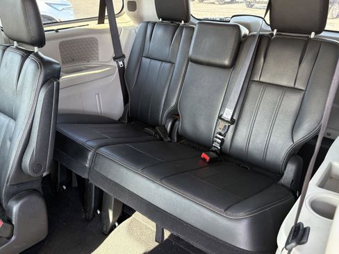 Used 2015 Chrysler Town & Country Touring-L w/ Driver Convenience Group image 15