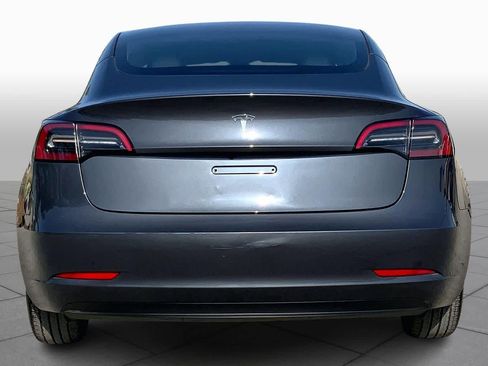 Used 2023 Tesla Model 3 Standard Range image 4