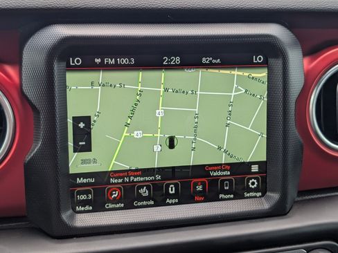 Used 2022 Jeep Wrangler Unlimited Rubicon w/ LED Lighting Group AWD/4WD image 16