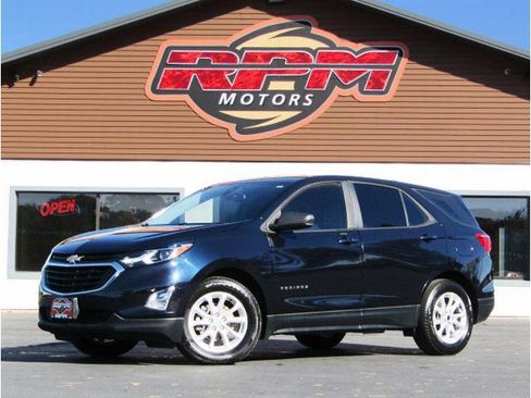 Used 2021 Chevrolet Equinox LS image 2