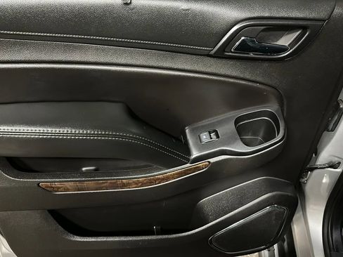 Used 2017 Chevrolet Suburban LT image 12