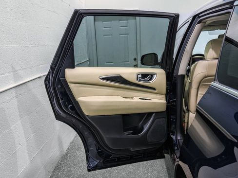 Used 2019 INFINITI QX60 Luxe w/ Essential Package image 17