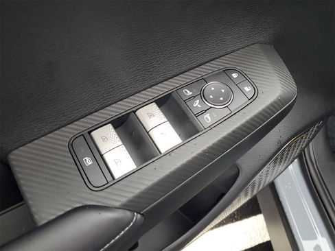 New 2025 Mitsubishi Outlander SE image 9