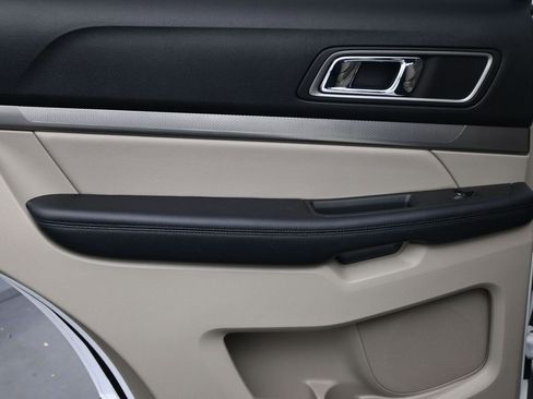 Used 2018 Ford Explorer XLT w/ Equipment Group 201A image 17