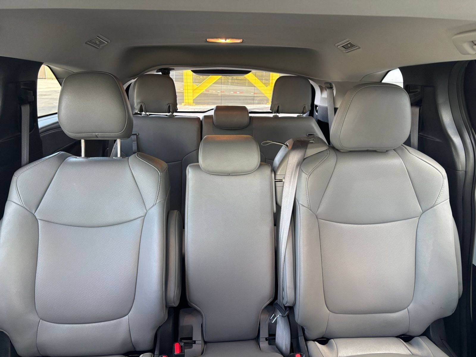 Used 2025 Toyota Sienna XLE FWD image 39