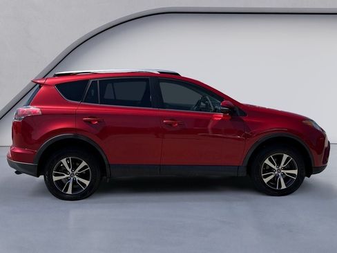 Used 2017 Toyota RAV4 XLE FWD image 6