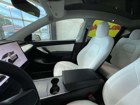 Used 2022 Tesla Model Y Performance AWD/4WD image 12