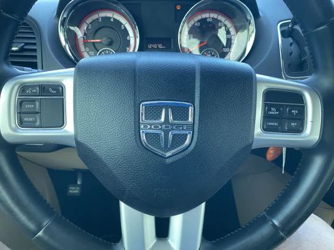 Used 2015 Dodge Grand Caravan American Value Package w/ UConnect Hands-Free Group FWD image 13