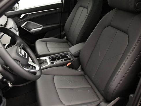 Used 2025 Audi Q3 2.0T Premium w/ Convenience Package AWD/4WD image 40