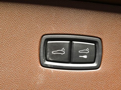 Certified 2022 Porsche Cayenne Turbo AWD/4WD image 33