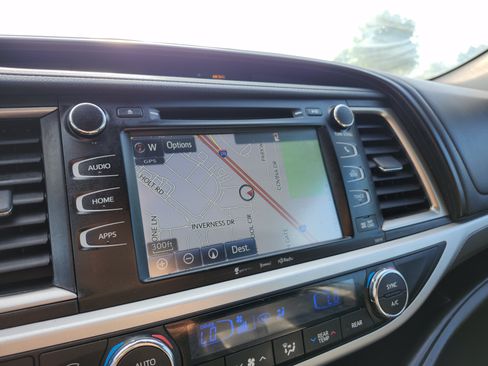 Used 2018 Toyota Highlander SE AWD/4WD image 4