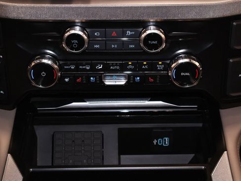Used 2026 Ford F350 Platinum w/ Platinum Plus Package AWD/4WD image 36