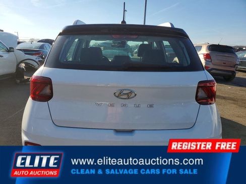 Used 2024 Hyundai Venue Limited image 12