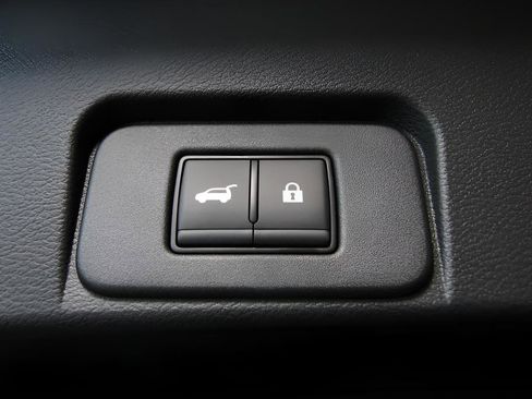 Used 2025 Nissan Rogue Platinum image 14