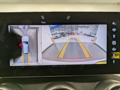 Used 2021 Mercedes-Benz GLC 300 4MATIC image 13