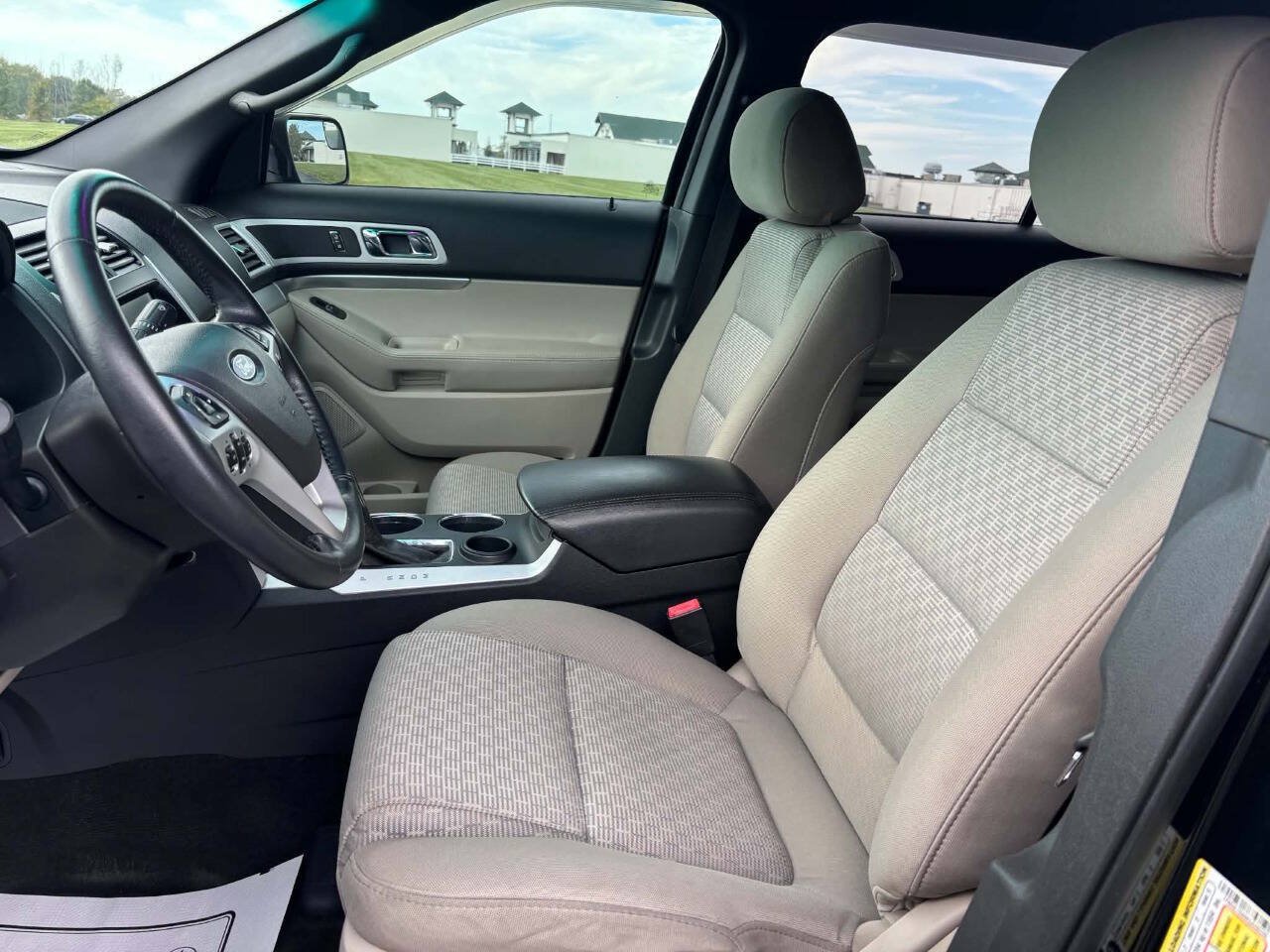 Used 2014 Ford Explorer XLT w/ Equipment Group 201A FWD image 6