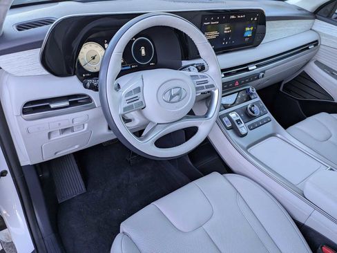 Used 2025 Hyundai Palisade Calligraphy image 2
