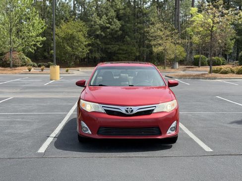 Used 2014 Toyota Camry XLE w/ Leather Package image 2
