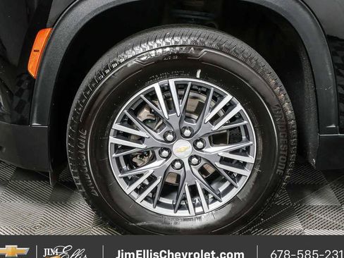 Certified 2025 Chevrolet Traverse LT FWD image 38