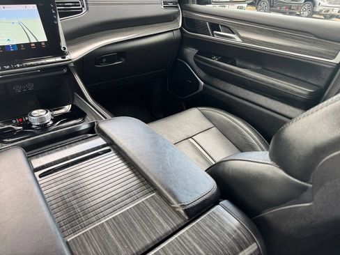 Used 2024 Jeep Wagoneer Series II w/ Flexible Seating Group AWD/4WD image 21