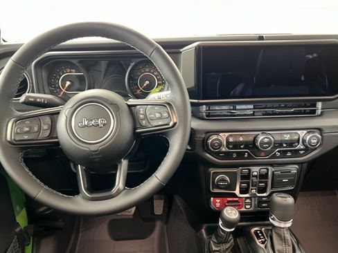 New 2025 Jeep Gladiator Rubicon AWD/4WD image 12