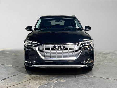 Used 2019 Audi e-tron Prestige w/ Prestige Package AWD/4WD image 8