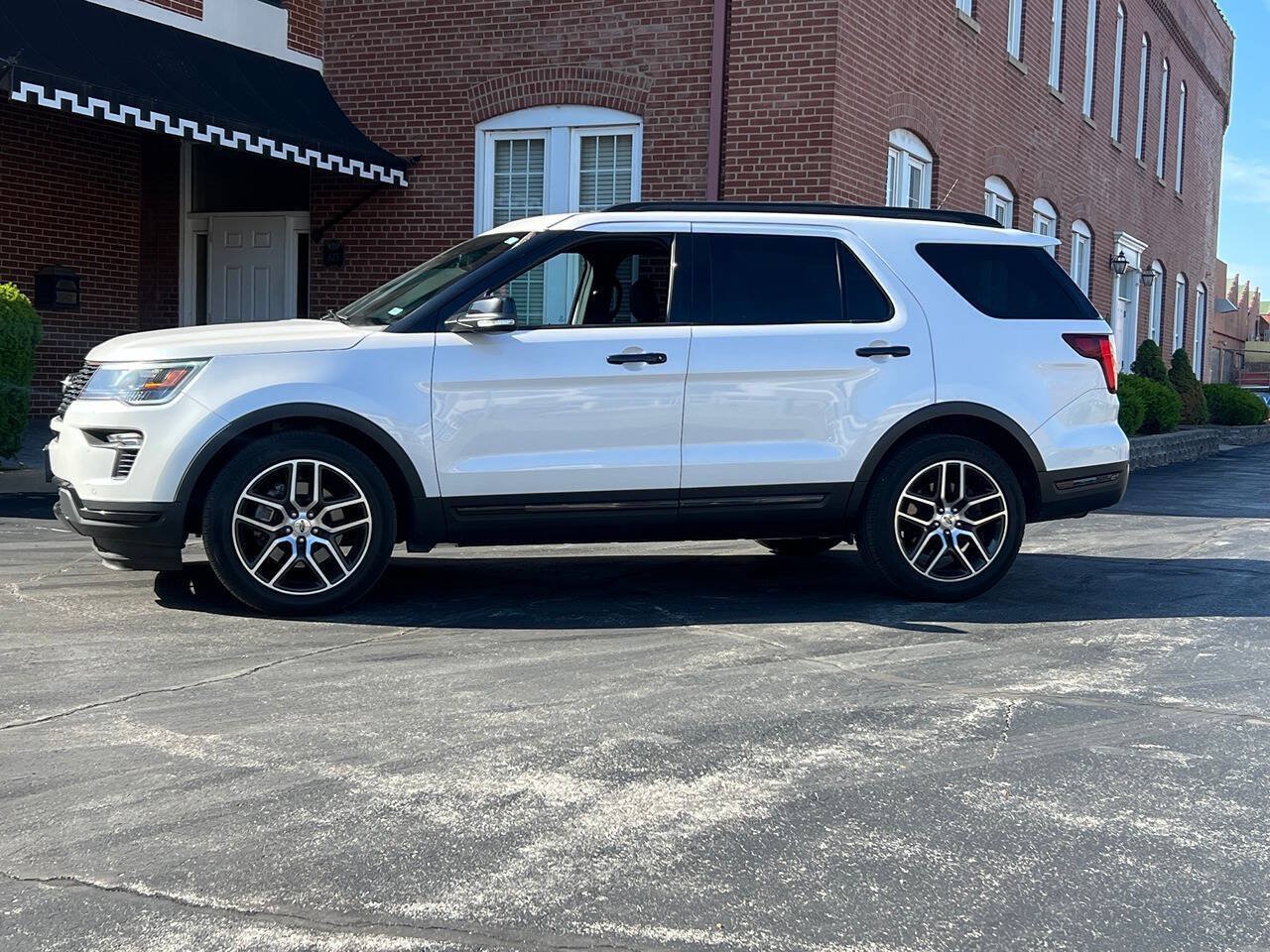Used 2019 Ford Explorer Sport w/ Equipment Group 401A AWD/4WD image 3