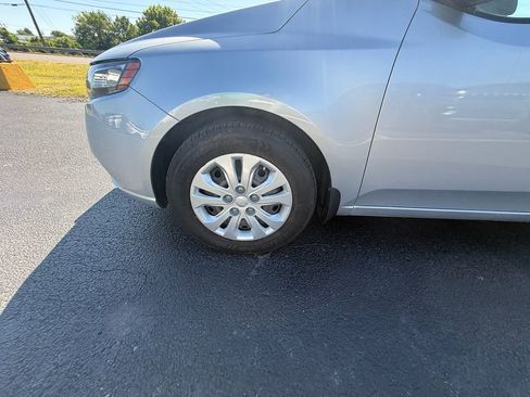 Used 2010 Kia Forte EX FWD image 9