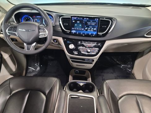 Used 2023 Chrysler Pacifica Touring-L FWD image 23