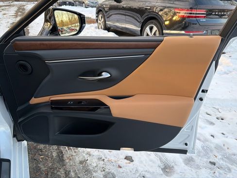 Used 2023 Lexus ES 350 w/ Premium Package image 10