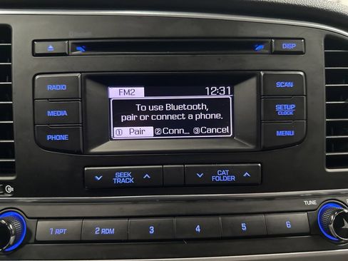 Used 2017 Hyundai Elantra SE image 28