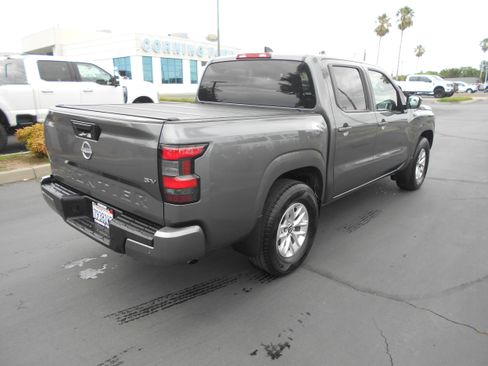 Used 2024 Nissan Frontier SV w/ Technology Package RWD image 3