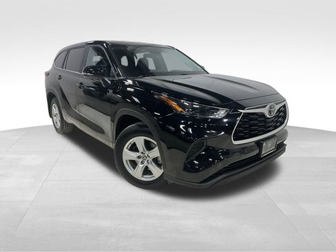 Used 2023 Toyota Highlander L AWD/4WD image 1