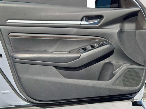 Used 2023 Nissan Altima 2.5 SR w/ SR Premium Package image 18