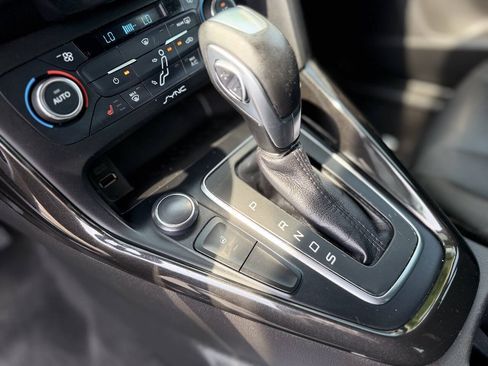 Used 2017 Ford Focus Titanium FWD image 19