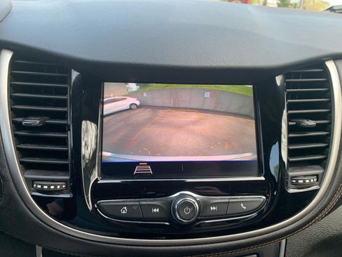 Used 2020 Chevrolet Trax LT w/ LT Convenience Package image 12