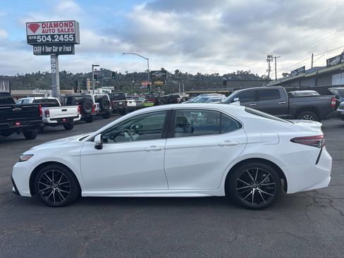 Used 2022 Toyota Camry SE FWD image 8
