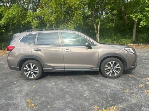 Used 2023 Subaru Forester Limited AWD/4WD image 2