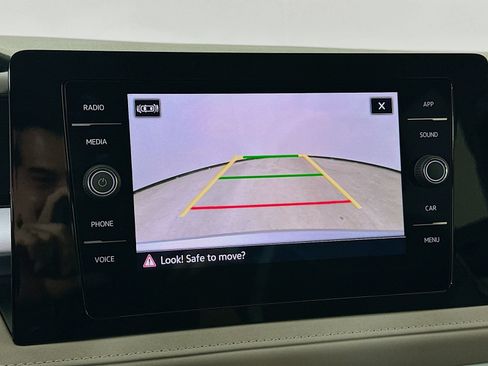 Used 2025 Volkswagen Taos SE FWD image 25