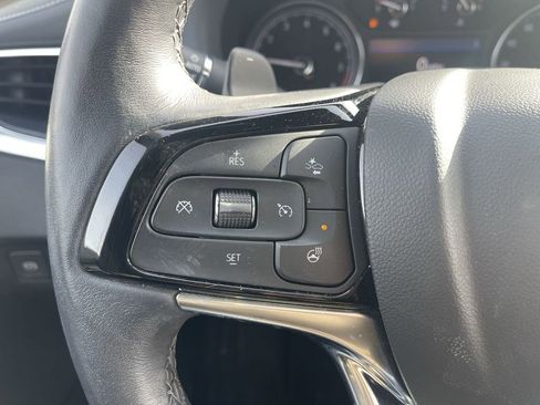 Used 2023 Buick Enclave Essence image 9