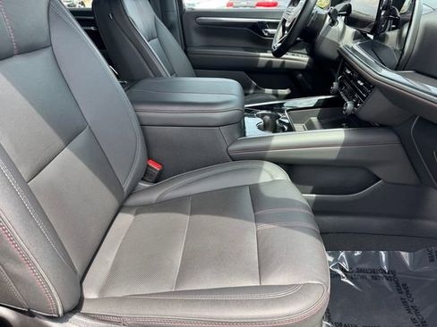 Used 2025 Chevrolet Suburban RST AWD/4WD image 8