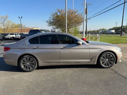 Used 2018 BMW 530i xDrive image 9