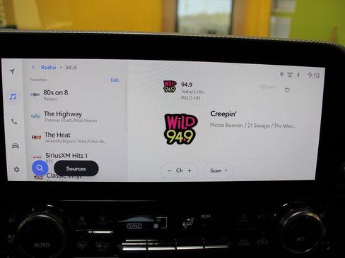 Used 2024 Toyota Highlander Platinum image 19