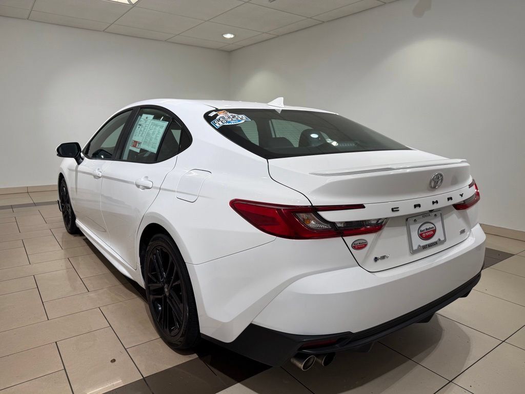 Used 2025 Toyota Camry SE FWD image 3