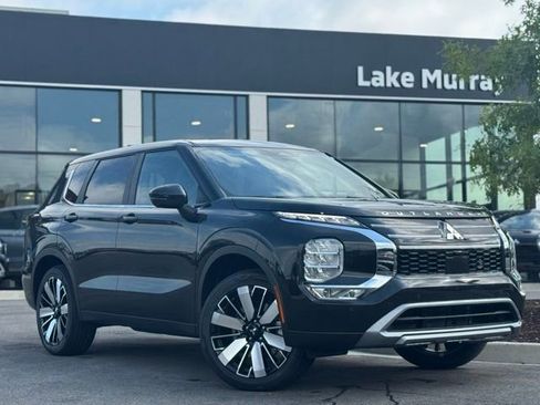 New 2025 Mitsubishi Outlander SE image 1