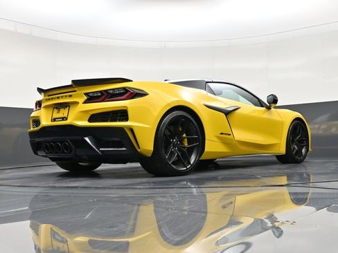 Used 2025 Chevrolet Corvette Z06 RWD image 24