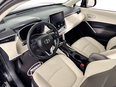 Used 2022 Toyota Corolla Cross XLE image 5