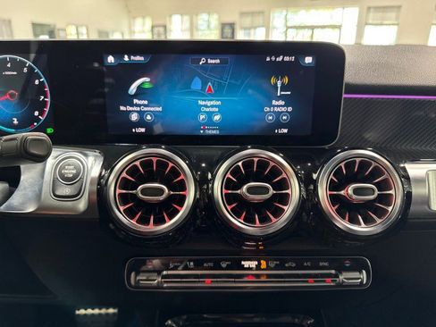 Used 2021 Mercedes-Benz GLB 250 4MATIC image 64